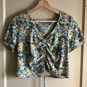 Roommates floral crop top
